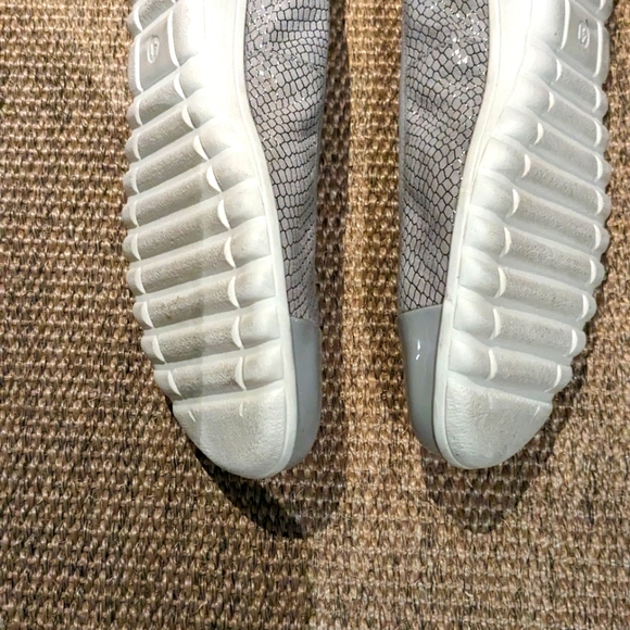 Spring Shoes ( never worn out) - Picture 4 of 5